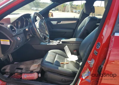 2013 Mercedes-Benz C 250 из США, поврежденный, VIN WDDGF4HB8DR256324